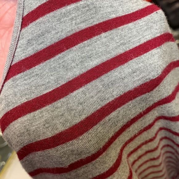 ODDY Size 2XL gray and red striped tunic.  Horizontal and vertical stripes - Picture 7 of 7